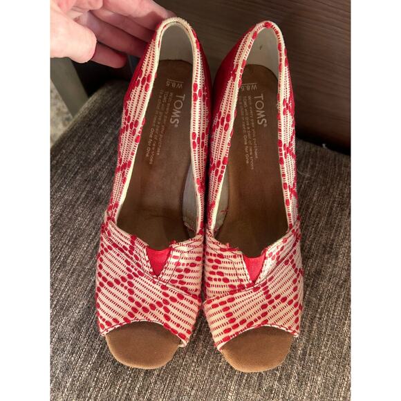TOMS Multi Cross Stitch Open Toe Wedges Red and White size 8.5 - Picture 4 of 12